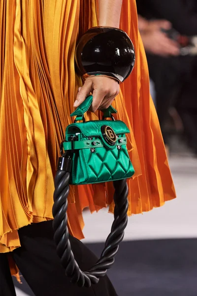 Look 183
